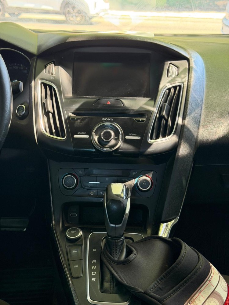 Ford Focus SE — foto 8